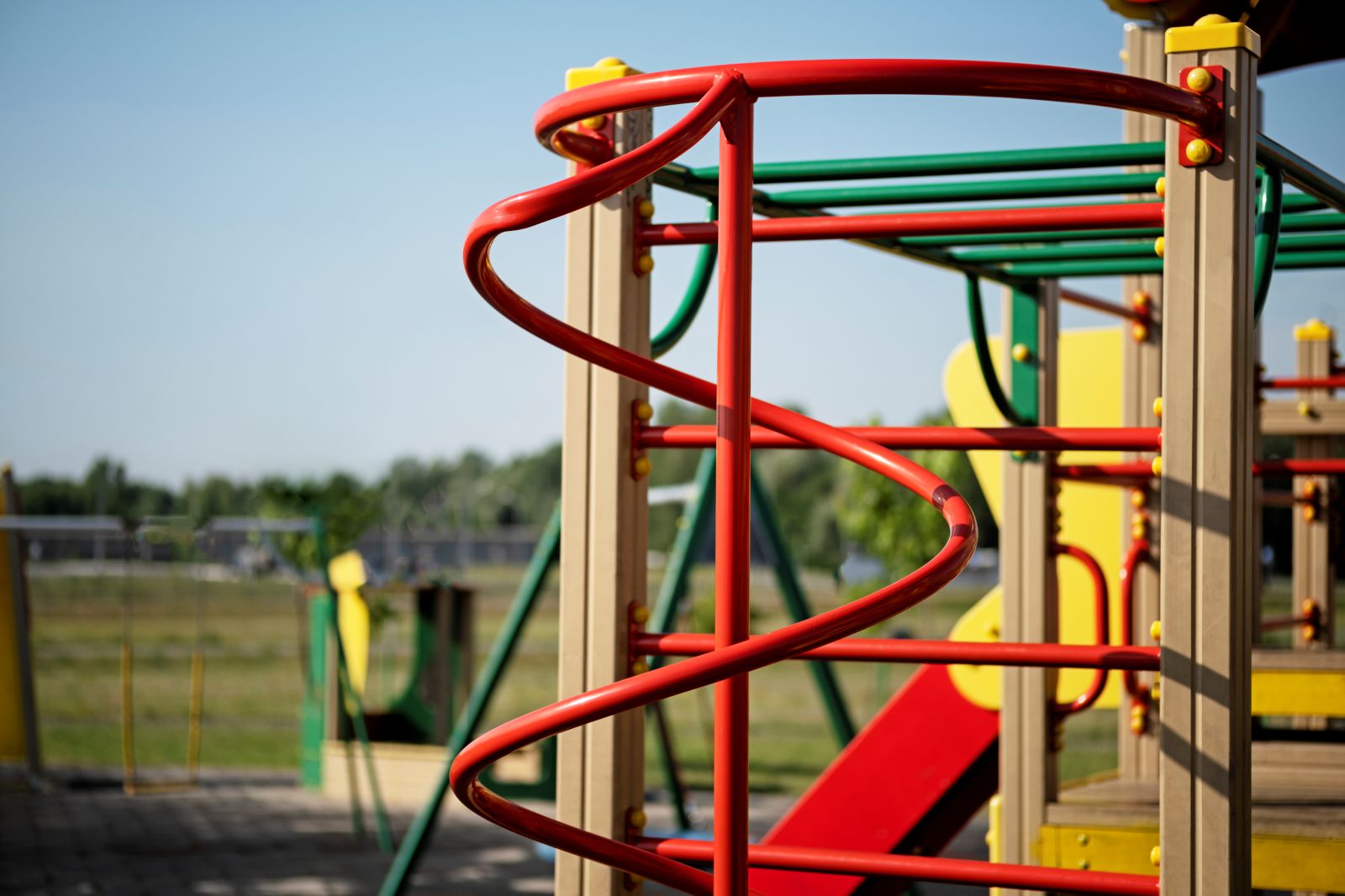 Jungle gym with horizontal climbing poles at Padel in the Woods, a padel court in Bloemfontein, offering children a fun and challenging outdoor activity to enhance their climbing skills and physical fitness.